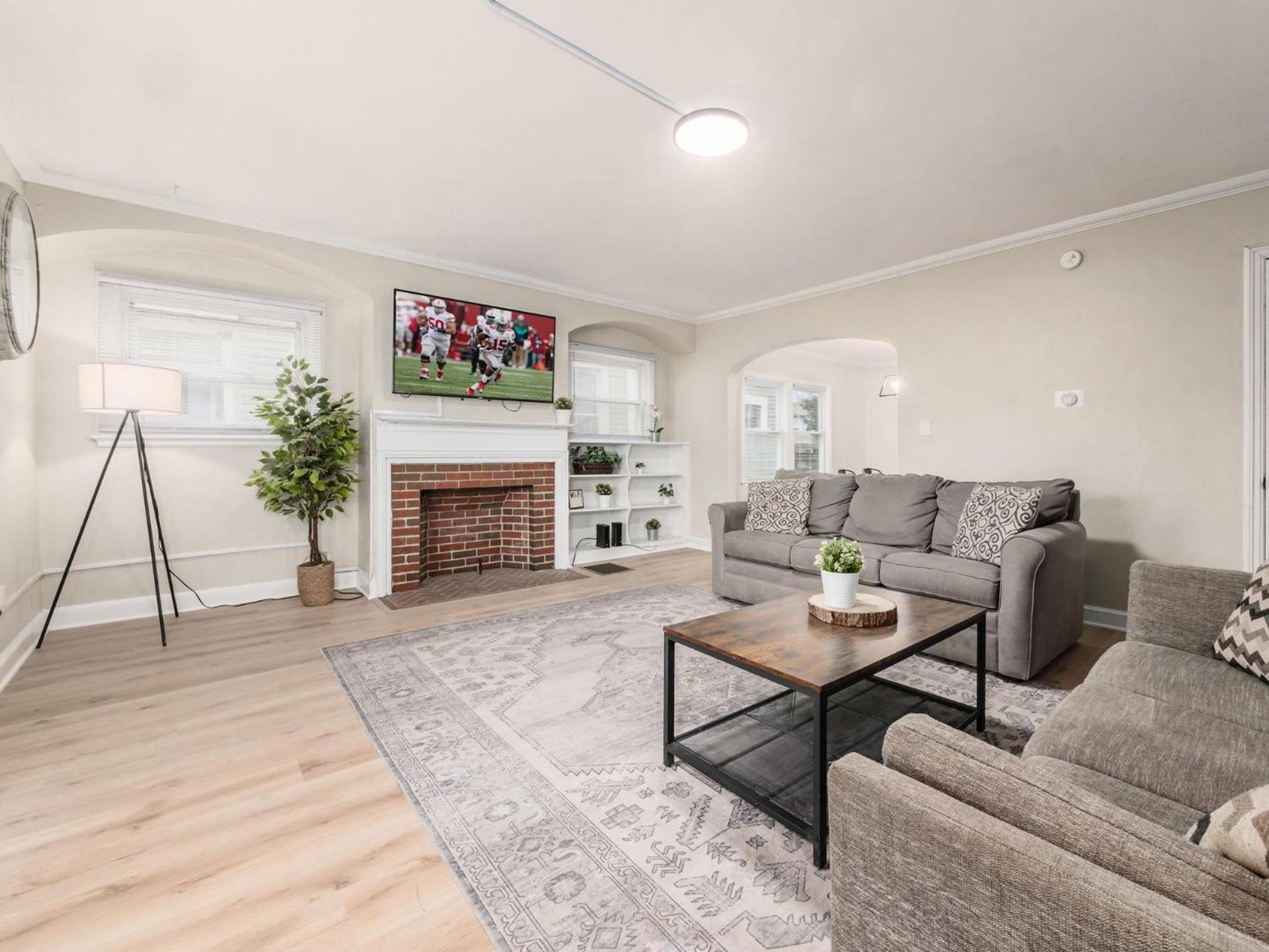 Housepitality - The Osu Mansion- Osu Sleeps 20 Villa โคลัมบัส ภายนอก รูปภาพ