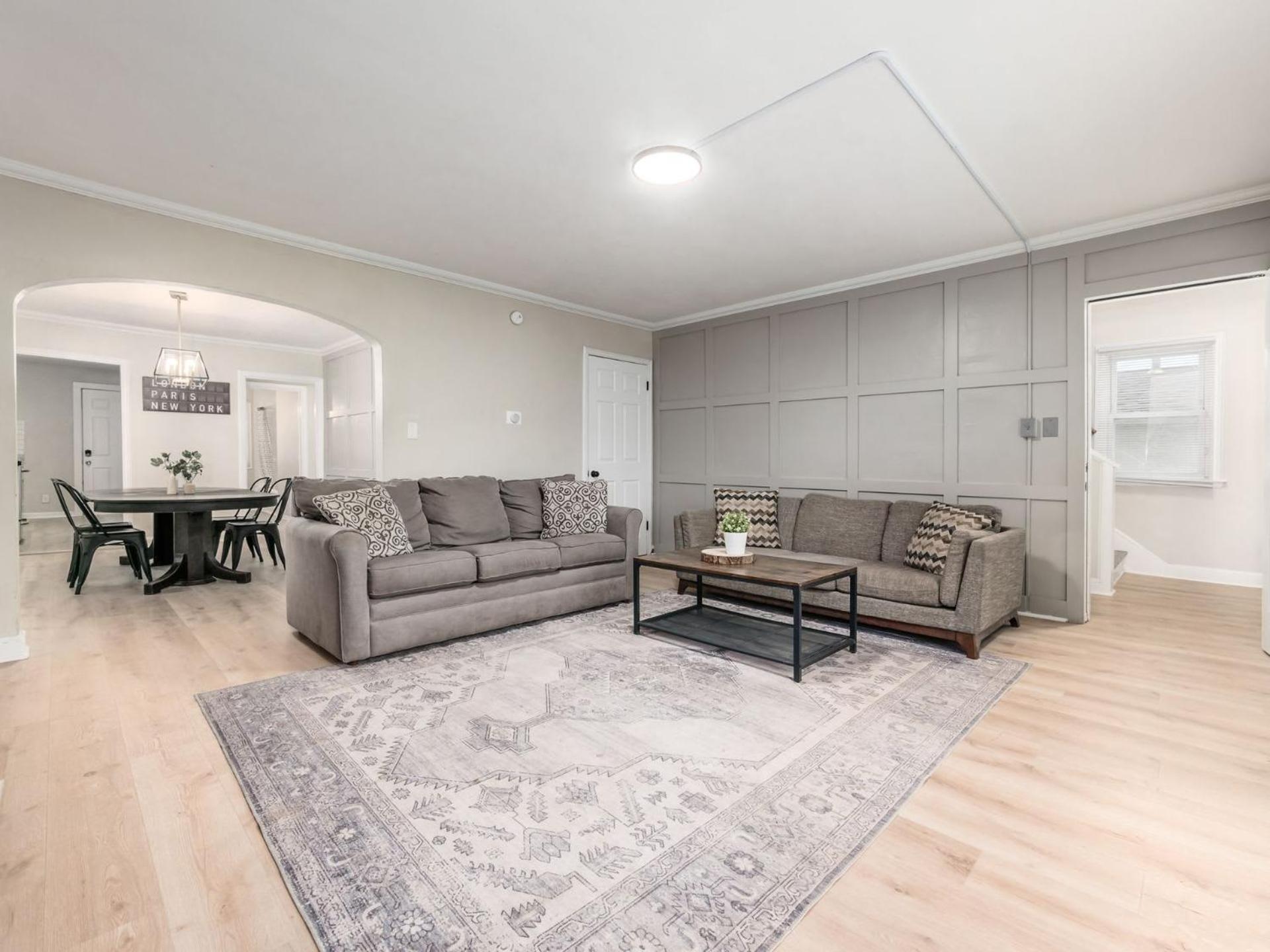 Housepitality - The Osu Mansion- Osu Sleeps 20 Villa โคลัมบัส ภายนอก รูปภาพ